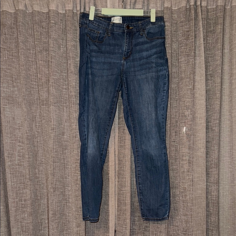 Women's Blue Jeans Universal Thread Size 6/28S